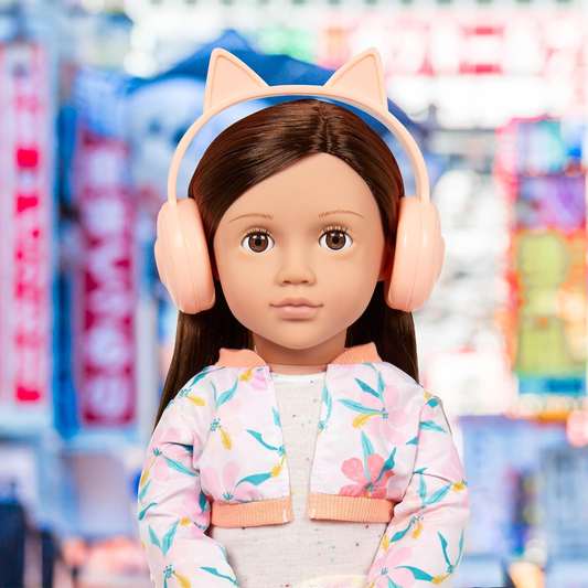 A nossa boneca de viagem Reese da geração - boneca de viagem de 45 cm com o livro de histórias do castelo Curios - inclui 19 peças de roupa temática de viagem e conjunto de acessórios