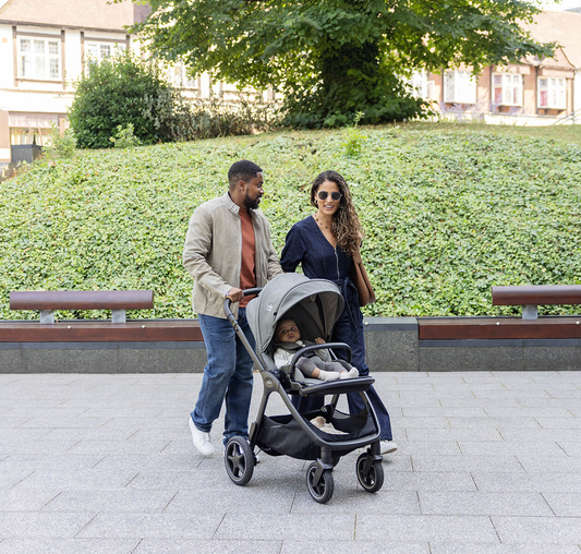 Pacote Finiti™ Flex Grow Ready Do recém-nascido deitado à criança a rodar