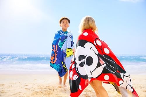 Toalha de praia oficial da Disney Store, estampa do Mickey Mouse em todas as cores, algodão macio, secagem rápida, ideal para piscina e banho infantil, 150 cm de altura x 74 cm de largura.