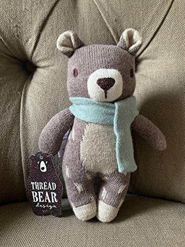 ThreadBear Design Fred The Bear Muñeco de peluche suave para bebés y niños pequeños: promueve el juego sensorial y el reconocimiento táctil desde 0+