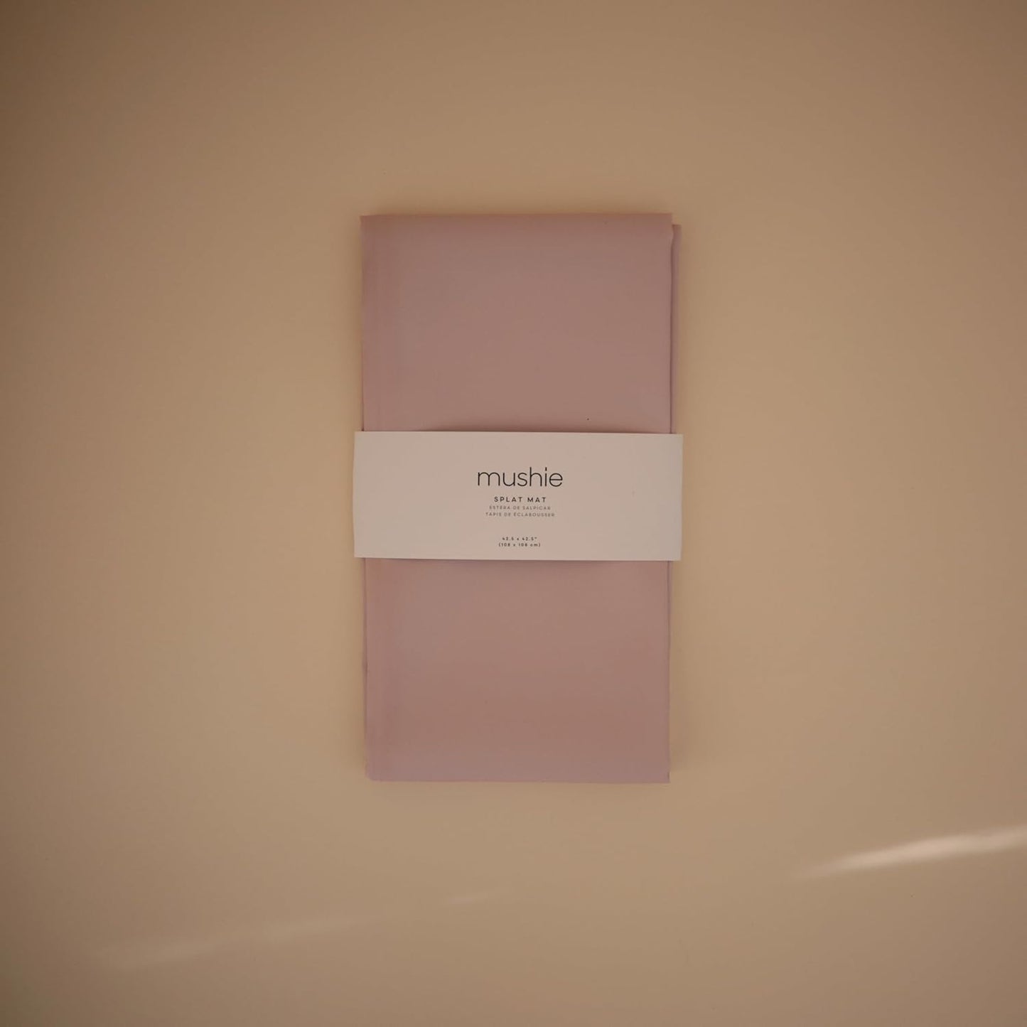 Mushie Tapete Splat para cadeira alta | Tapete impermeável para cadeira alta | 108x108 cm | Leve, durável e livre de BPA | Ideal para recolher restos de comida e para a introdução alimentar do bebê (Rosa claro)