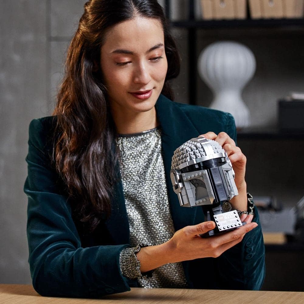 LEGO Conjunto de 25 anos do Star Wars Millenium Falcon para adultos, kit de modelo de veículo colecionável da nave estelar New Hope, decoração de casa ou escritório, presentes de aniversário para homens, mulheres e fãs 75375