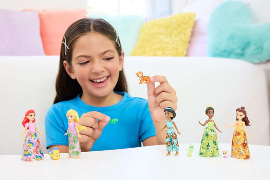 Disney Conjunto Mattel Princess & Friends com 5 bonecas pequenas articuladas com saias ou calças removíveis e 5 figuras de amigas, inspirado nos filmes da Disney, JBL33