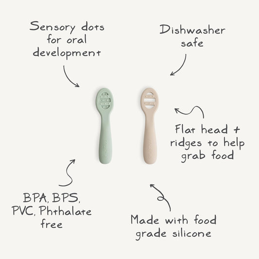 Mushie Colheres de Aprendizagem para Primeiros Passos na Alimentação do Bebê | Kit com 2 Colheres de Silicone Livres de BPA | Utensílios Resistentes e Laváveis na Lava-Louças | Cor: Rosa/Areia Vibrante