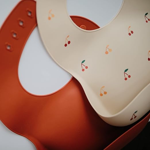 Mushie Babador de Silicone Baby | Babadores Impermeáveis com Ajuste Perfeito | Babadores Fáceis de Limpar para Alimentação do Bebê | 4 Tamanhos Ajustáveis com Bolsos Frontais Fundos | 100% Livre de BPA e Ftalatos