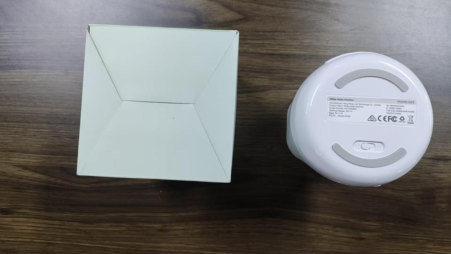 Momcozy Máquina de sons para bebês, com ruído branco para bebês dormirem, luz noturna, treinador de sono infantil com 34 sons relaxantes, temporizador, controle remoto por aplicativo e rotina de sono personalizada (branca).