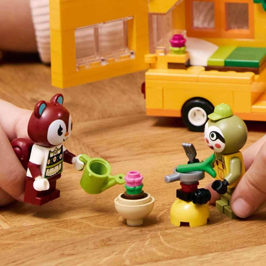 LEGO Animal Crossing Leif’s Caravan & Garden Shop, conjunto de construção de veículos de simulação com brinquedo de carro para meninas e meninos de 7 anos ou mais, presente de aniversário infantil