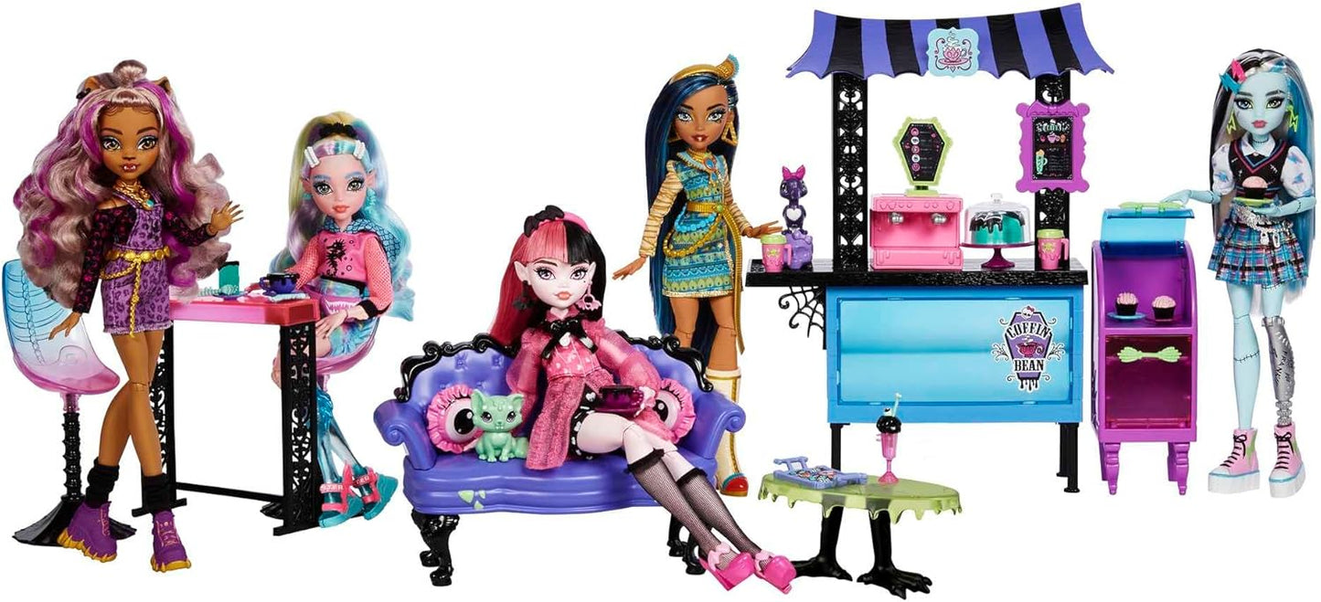 Monster High The Coffin Bean Playset, Café con dos mascotas, Muebles aterradores, Dulces y bebidas, Mostrador de barista, Juguetes para niños, Set de regalo, HMV78