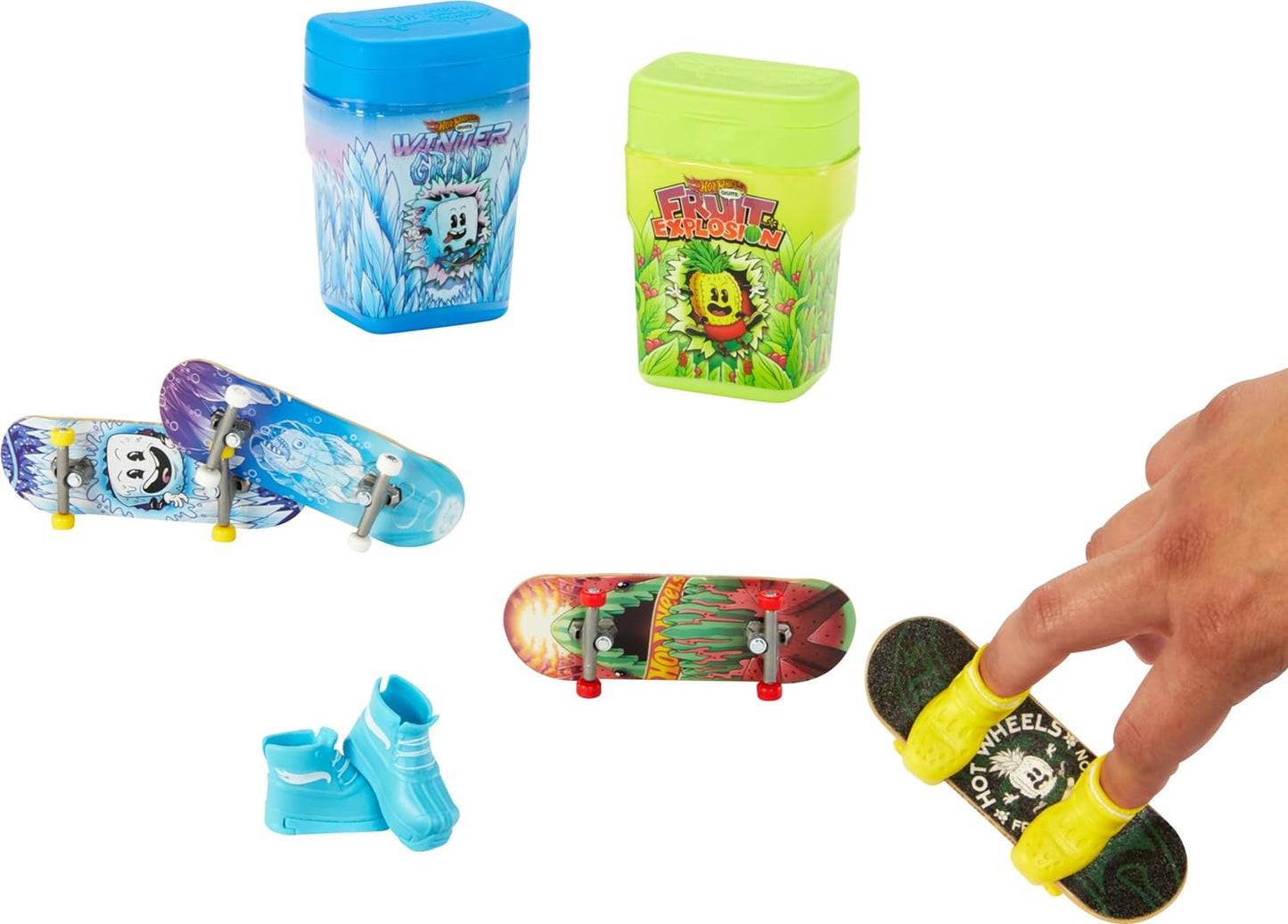 Hot Wheels Pranchas e tênis de skate, 2 recipientes de sabores com 2 pranchas exclusivas e 1 par de tênis de skate removíveis em recipientes de armazenamento portáteis, HWV21