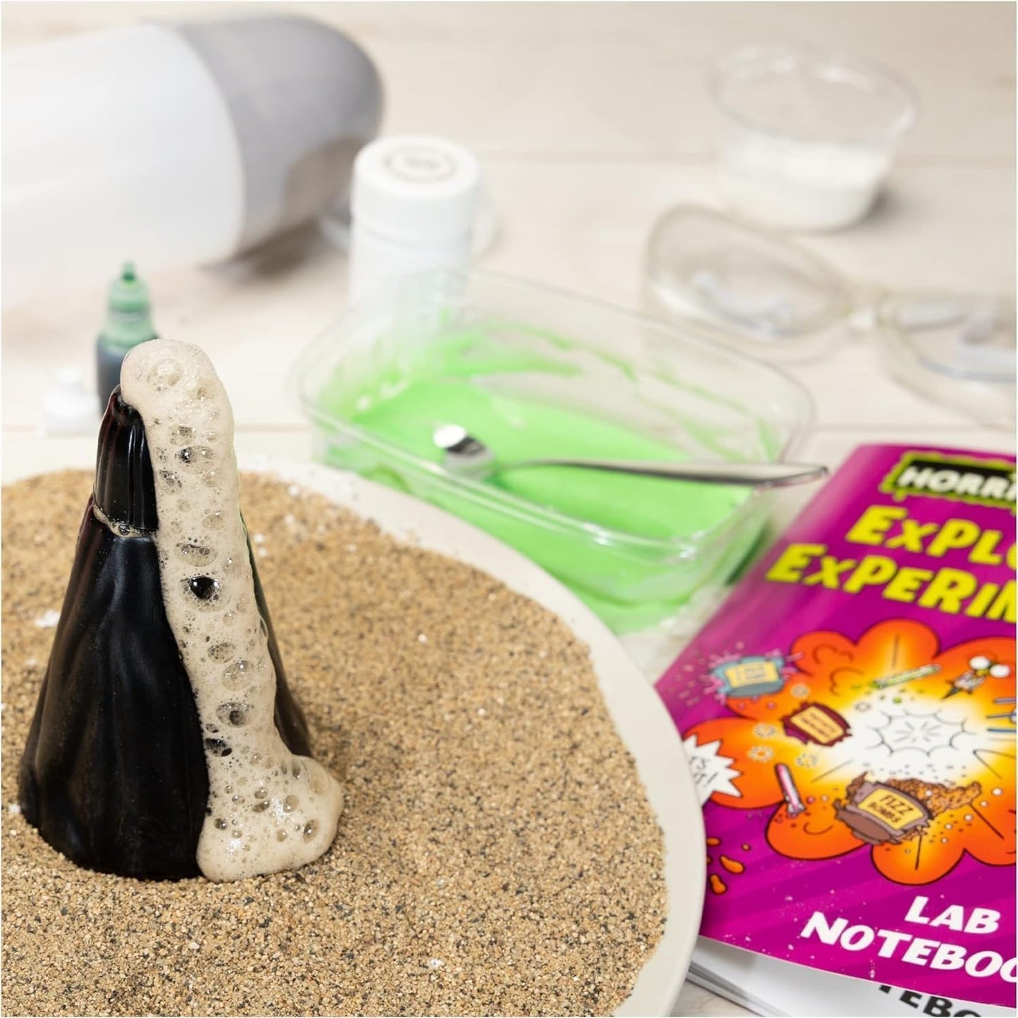 Galt Horrible Science Explosive Experiments - Kit de ciências para crianças a partir de 8 anos, conjunto de artesanato infantil, 8 experimentos divertidos de STEM, foguete, vulcão, fabricação de slime e muito mais, a embalagem pode variar