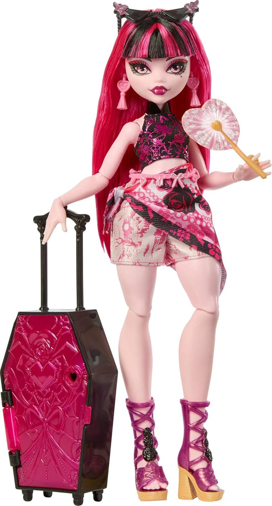 Monster High Skulltimate Secrets Draculaura Boneca e Acessórios, Destino: Oásis Deslumbrante com Mala e mais de 19 Surpresas como Roupas, JDR50