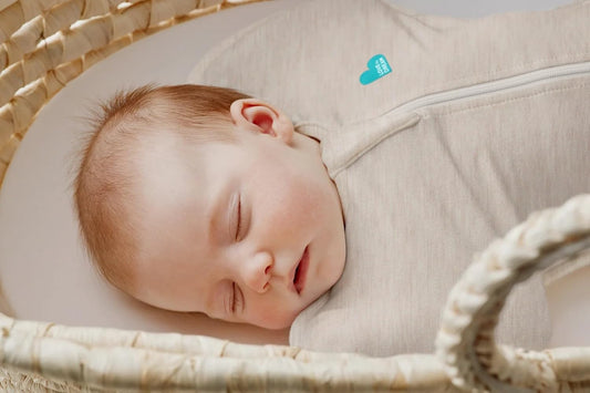 Love To Dream™ Swaddle UP™, Recém-nascido 2,2–3,8 kg – Aveia | Ajuste perfeito, promove uma rotina de sono saudável | 1,0 Tog Ideal para primavera e verão (20–24 °C) | Algodão lavável à máquina com zíper duplo