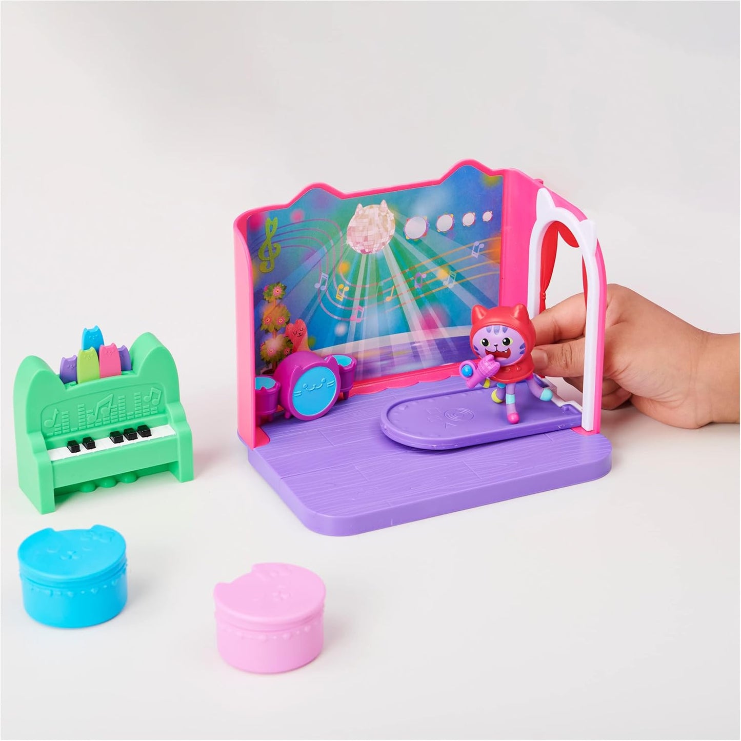 Gabby's Dollhouse, Sala de Música Groovy com Figura de Catnip do Daniel James, 2 Acessórios, 2 Móveis e 2 Entregas & Sala de Brincar Carlita Purr-ific com Carrinho de Brinquedo Carlita e Acessórios