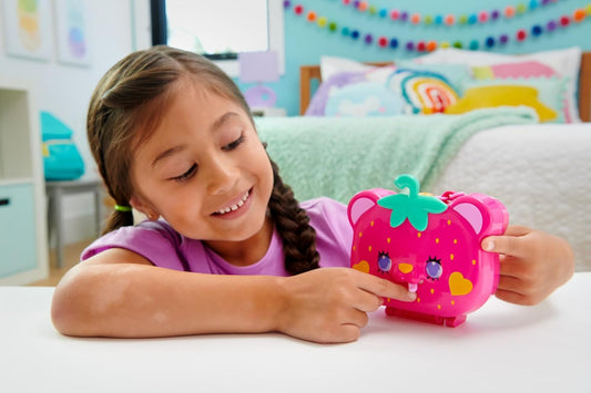 Polly Pocket Dolls e Playset, brinquedo de viagem com exterior Fidget, patch de palha compacto com 2 micro bonecas e 12 acessórios, HRD35