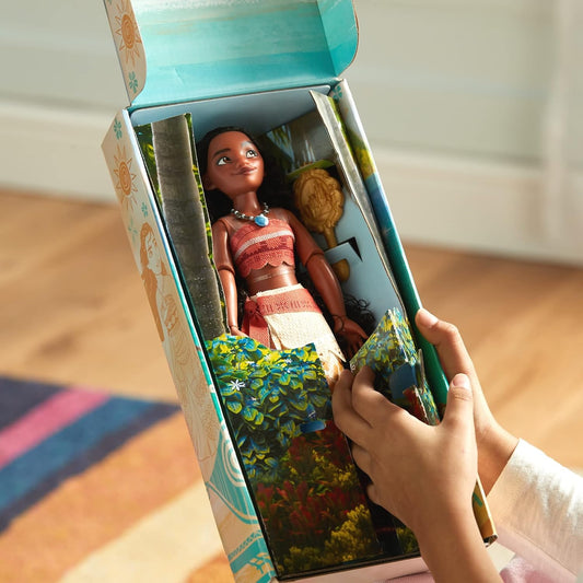 Disney Store Official Moana Classic Doll para crianças, 26,5 cm/10”, inclui pincel com detalhes moldados, brinquedo totalmente articulado em traje clássico - adequado para maiores de 3 anos