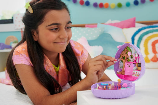 Polly Pocket Dolls e Playset, brinquedo de viagem com exterior Fidget, Hedgehog Coffee Shop Compact com 2 micro bonecos e 10 acessórios, HRD37