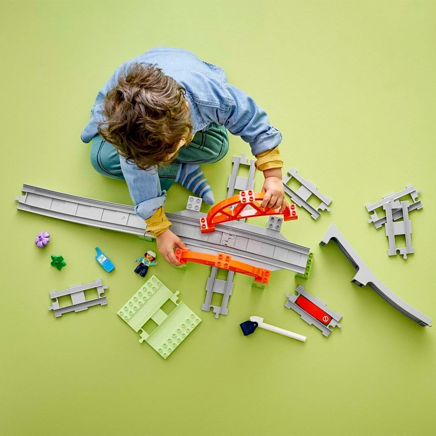 LEGO Conjunto de expansão de trilhos e pontes de trem DUPLO, brinquedo de aprendizagem educacional para crianças de 2 anos ou mais, meninos e meninas, conjunto criativo de construção e reconstrução desenvolve habilidades motoras finas