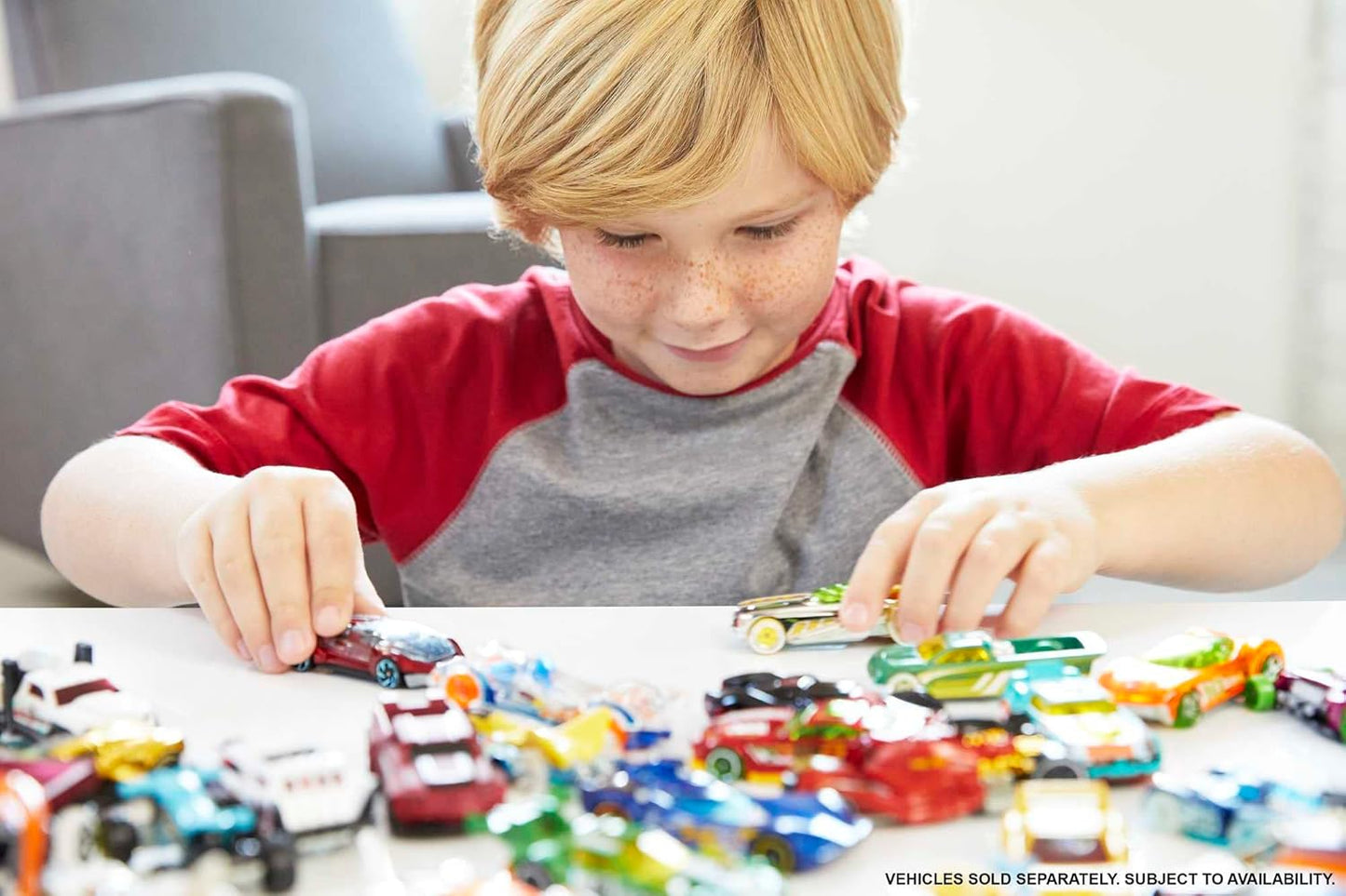 Pacote com 36 carrinhos Hot Wheels, conjunto com vários veículos Hot Wheels modernos e clássicos em escala 1:64 para brincar ou exibir, presente para entusiastas de carros, colecionadores e crianças a partir de 3 anos, GWN98