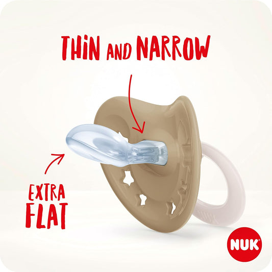 NUK Chupeta de bebê com assinatura | 0-6 meses | Acalma 95% dos bebês | Chupetas de silicone sem BPA em formato de coração | Inclui estojo | Estrelas Verdes | 2 contagem