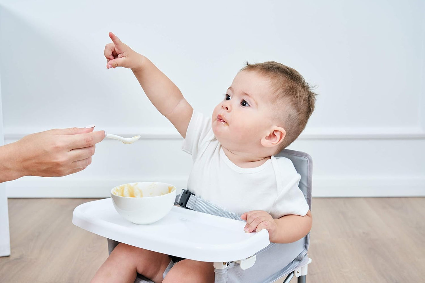 PandaEar Cadeira de alimentação portátil para bebês | Dobrável e compacta com alças para uso interno e externo | Ideal para camping, praia e gramado | Para crianças pequenas, meninos e meninas (cor neutra)