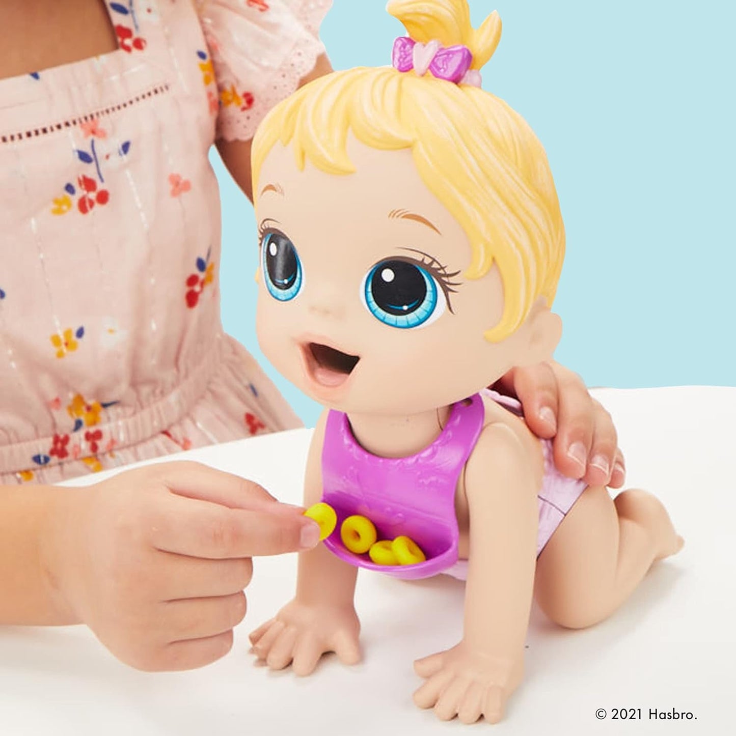 Boneca Baby Alive Lil Snacks, come e faz cocô, boneca de 8 polegadas com tema de lanche, molde de caixa de lanche, brinquedo para crianças de 3 anos ou mais, cabelo loiro, multicolorido, médio