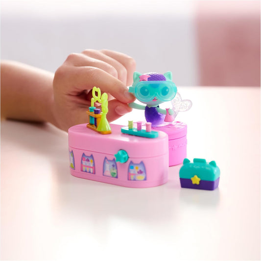 Gabby’s Dollhouse Figura MerCat Bobble da Série Celebration com Mobília e Acessórios para Casa de Bonecas, Brinquedo Infantil para Meninas e Meninos a partir de 3 Anos