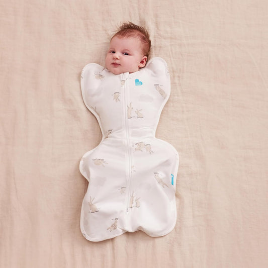Love To Dream™ Swaddle UP™, Tamanho Pequeno (3,5–6 kg) – Cloud Bunnies | Ajuste perfeito, promove uma rotina de sono saudável | 1.0 Tog, ideal para primavera e verão (20–24 °C) | Algodão lavável à máquina com zíper duplo