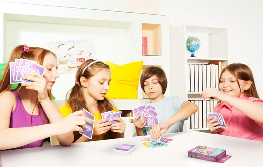 Waddingtons Number 1 Casa de Bonecas da Gabby WHOT! - Jogo de Cartas de Combinação para Crianças a partir de 5 anos, para 2 a 6 jogadores. Jogo de Combinação e Percepção de Cartas - Presente para Crianças a partir de 5 anos.