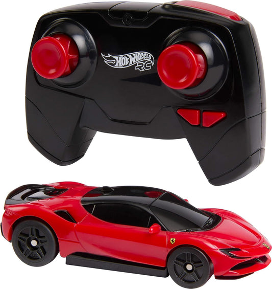 Carrinho de brinquedo Hot Wheels RC, Ferrari SF90 Stradale Assetto Fiorano com controle remoto na escala 1:64, para corridas dentro e fora da pista, com botão de impulso para aumentar a velocidade, JGD09