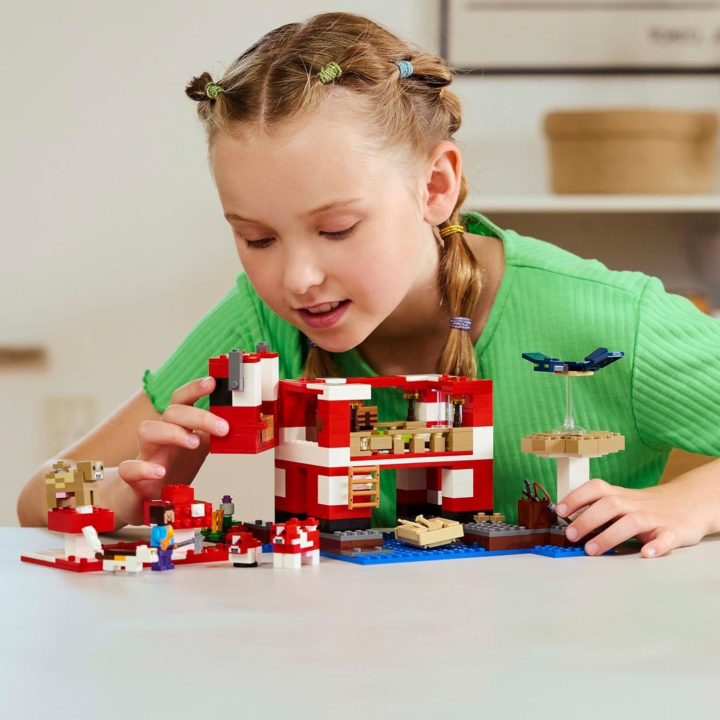 LEGO Minecraft The Mooshroom House Island Building Toy - Conjunto de brincadeira de simulação apresenta uma figura de Steve, mobs e uma mesa de artesanato - presente de aniversário para meninas e meninos de mais de 8 anos