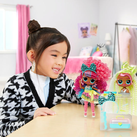 L.O.L. Surprise Série Tweens Surprise Swap - Curls-2-Crimps Cora - Boneca fashion com mais de 20 surpresas, incluindo cabeça de estilo e modas e acessórios fabulosos - ótimo para crianças a partir de 4 anos