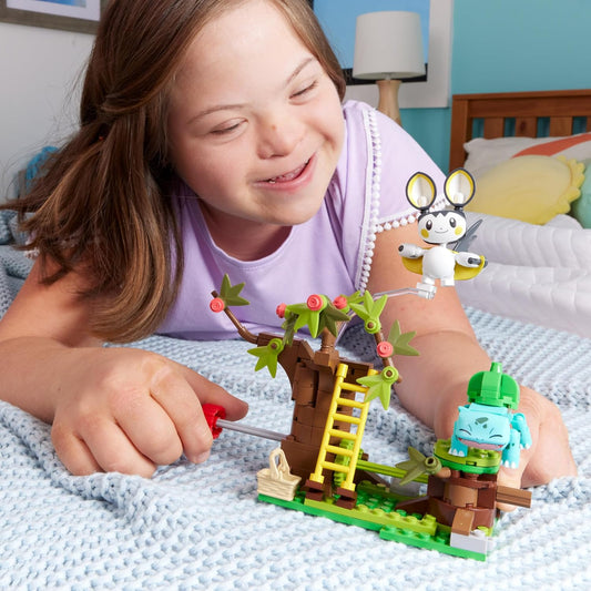 MEGA Conjunto de brinquedos de construção Pokémon Emolga e Bulbasaur's Charming Woods com 194 peças, 2 personagens articulados e movimento, para crianças, HTH69