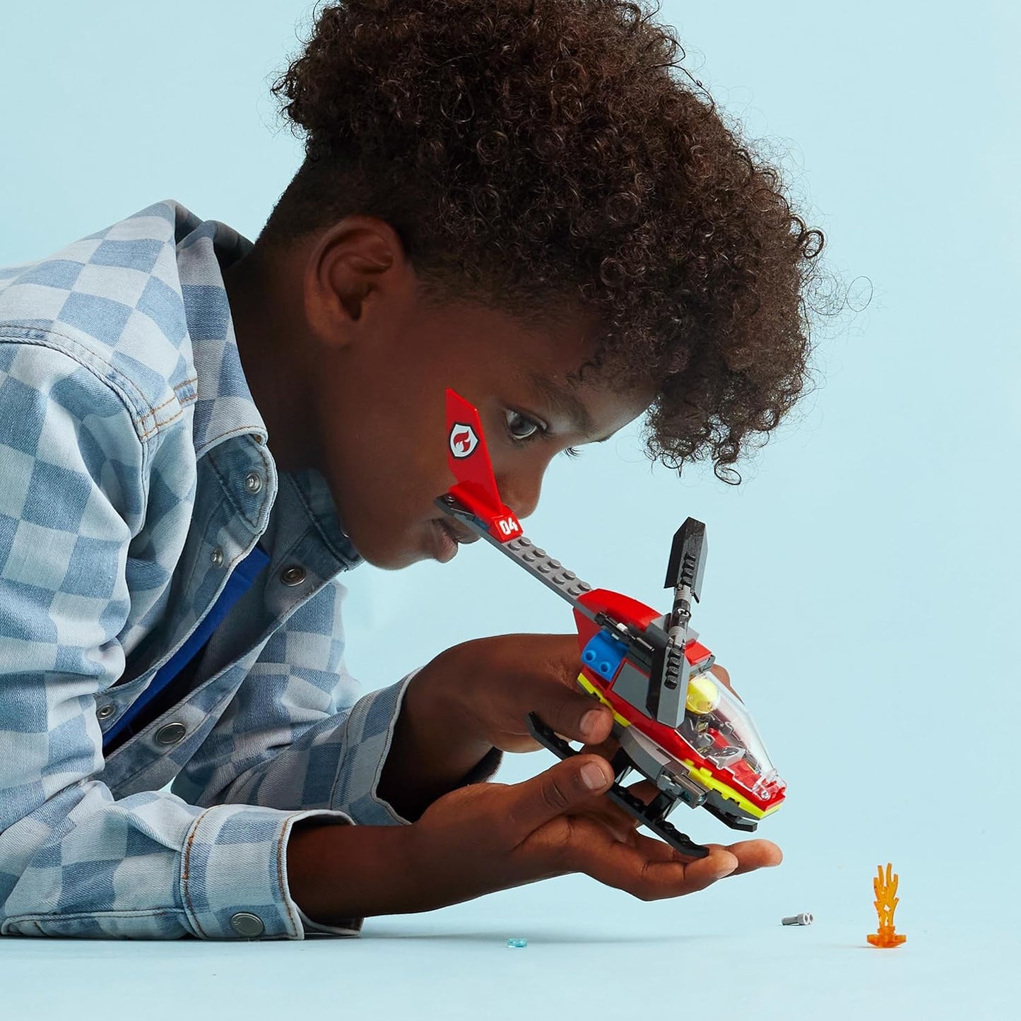 LEGO Urban Helicóptero de Rescate de Bomberos, juguete para niños y niñas a partir de 5 años, juego de construcción de vehículos con minifigura de piloto de bombero, regalo de juego imaginativo para niños 60411