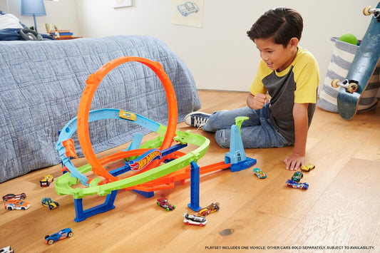 Hot Wheels Let's Race Netflix - Juego de pistas para autos de juguete, juego de pistas Action Loop Cyclone Challenge, 2 formas de jugar y fácil almacenamiento, con auto de juguete a escala 1:64, HXM94