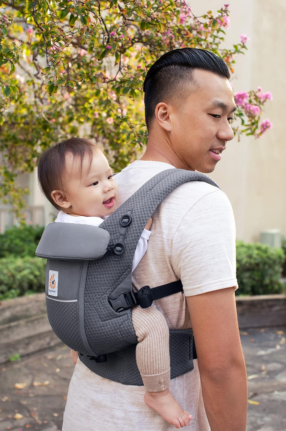 Ergobaby Adapt Carrier para recém-nascidos desde o nascimento, malha SoftFlex de 3 posições, posição ergonômica de transporte para frente e para trás do bebê, cinza grafite