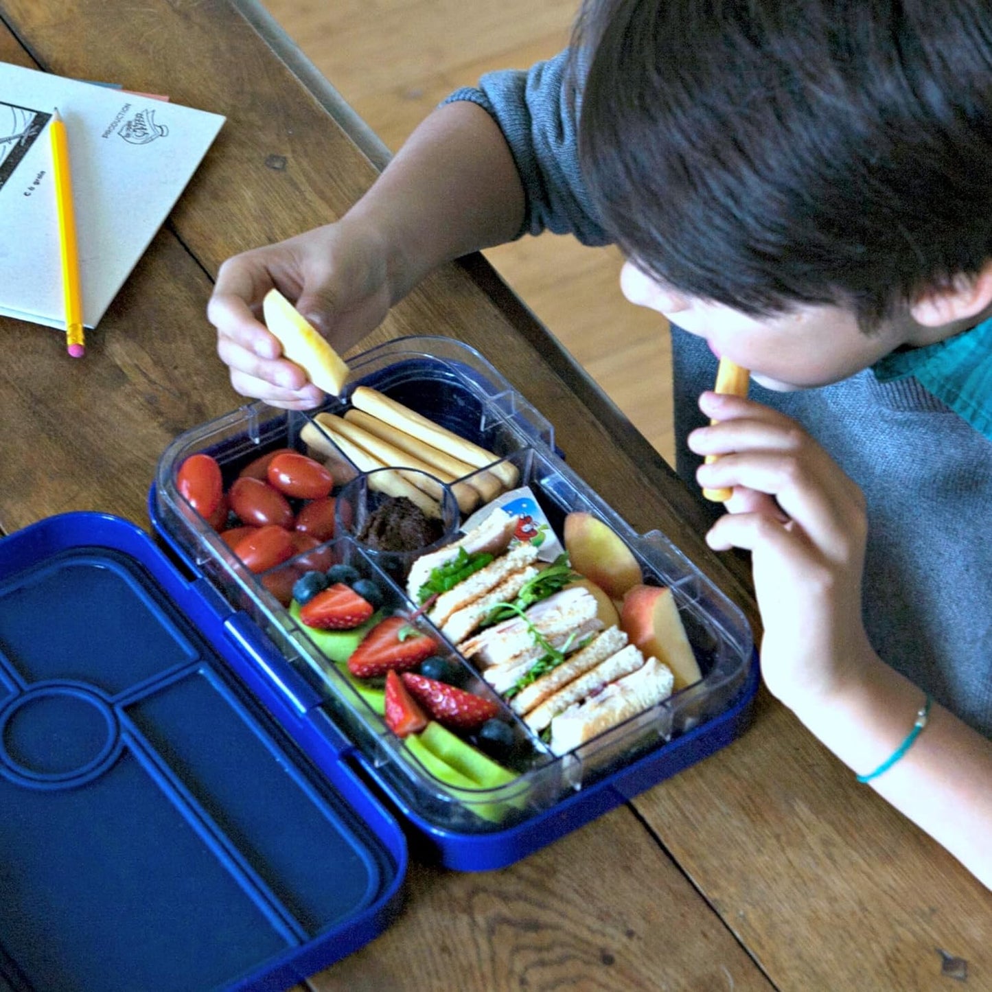 yumbox Tapas tamanho maior - lancheira Bento à prova de vazamentos de 4 compartimentos para pré-adolescentes, adolescentes e adultos (roxo Sevilha com bandeja arco-íris)