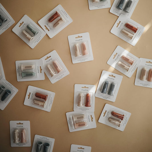 Mushie Escovas de dente de dedo Baby | Conjunto com 2 escovas de dente de silicone para bebês | Primeira escova de dente para bebês, acalma gengivas irritadas | Material: Silicone de qualidade alimentar