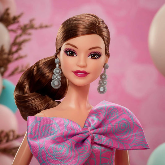 Barbie Boneca Signature Birthday Wishes, boneca colecionável da moda em vestido rosa acetinado com cabelo castanho ondulado e embalagem para presente, JBJ08