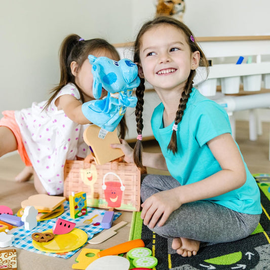 ¡Las pistas de Melissa y Doug Blue y tú! Compartir con Juego de picnic azul con marioneta de mano | Juguete de juego de rol para niños | 3 y superiores | Regalo para niños o niñas | Materiales certificados FSC