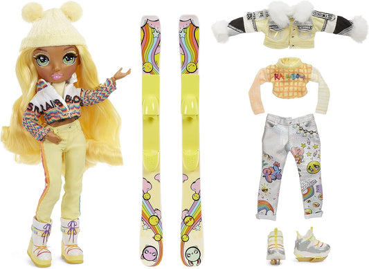 Rainbow High Winter Break Sunny Madison - Boneca fashion amarela com 2 roupas, equipamento de neve e expositor - Inclui prancha de neve, patins de gelo, acessórios e muito mais - Presente e colecionáveis para crianças a partir de 6 anos