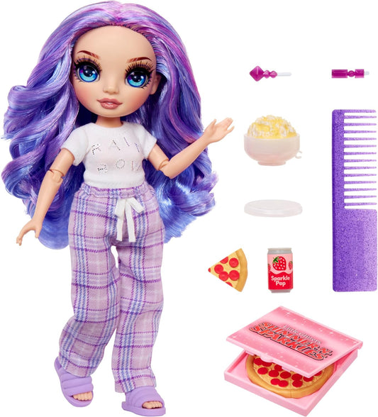 Rainbow High Junior High PJ Party - Violeta (Roxo) - Boneca articulada de 22 cm com macacão macio, chinelos e acessórios para brincar - Brinquedo infantil - Ótimo para idades de 4 a 12 anos