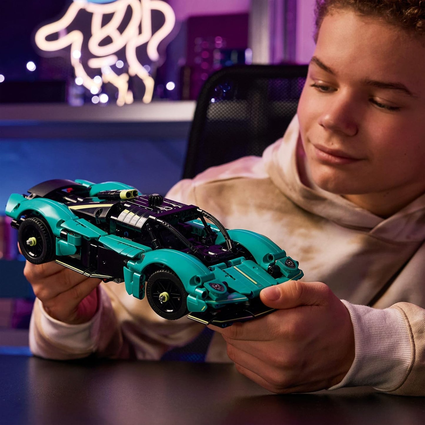 Kit de modelo de carro LEGO Technic Aston Martin Valkyrie para montar, brinquedo de veículo para crianças, presente criativo para meninos e meninas a partir de 9 anos 42208