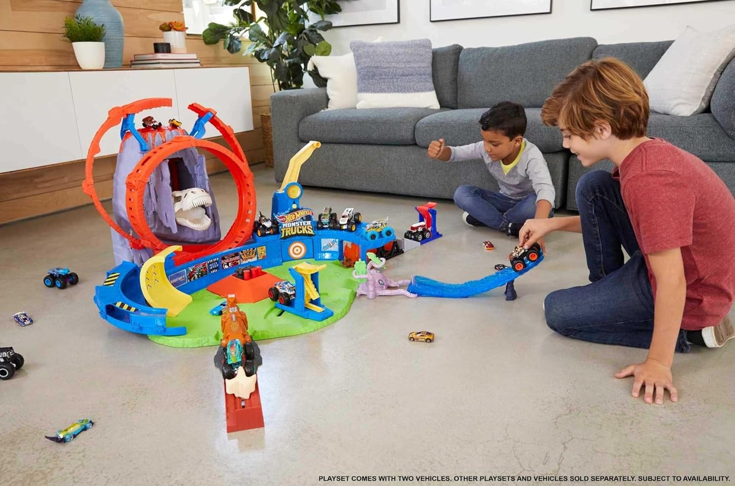 Hot Wheels Monster Trucks, Conjunto Vulcão T-Rex com Luzes e Sons, Inclui Caminhão Monstro Race Ace em Escala 1:64 e Carrinho de Brinquedo Die-Cast em Escala 1:64, GYL14