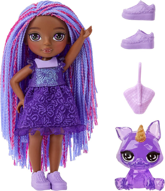 Rainbow High Littles - Indigo Bailey - Boneca Fashion Pequena e Articulada - Boneca roxa de 14 cm de altura com bolsa e raposa mágica de descanso - Ideal para crianças e colecionadores.