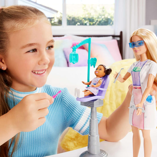 Barbie Boneca Dentista Loira com Vestido Azul e Jaleco, 1 Criança, Móveis e Acessórios para Médico, JCR74