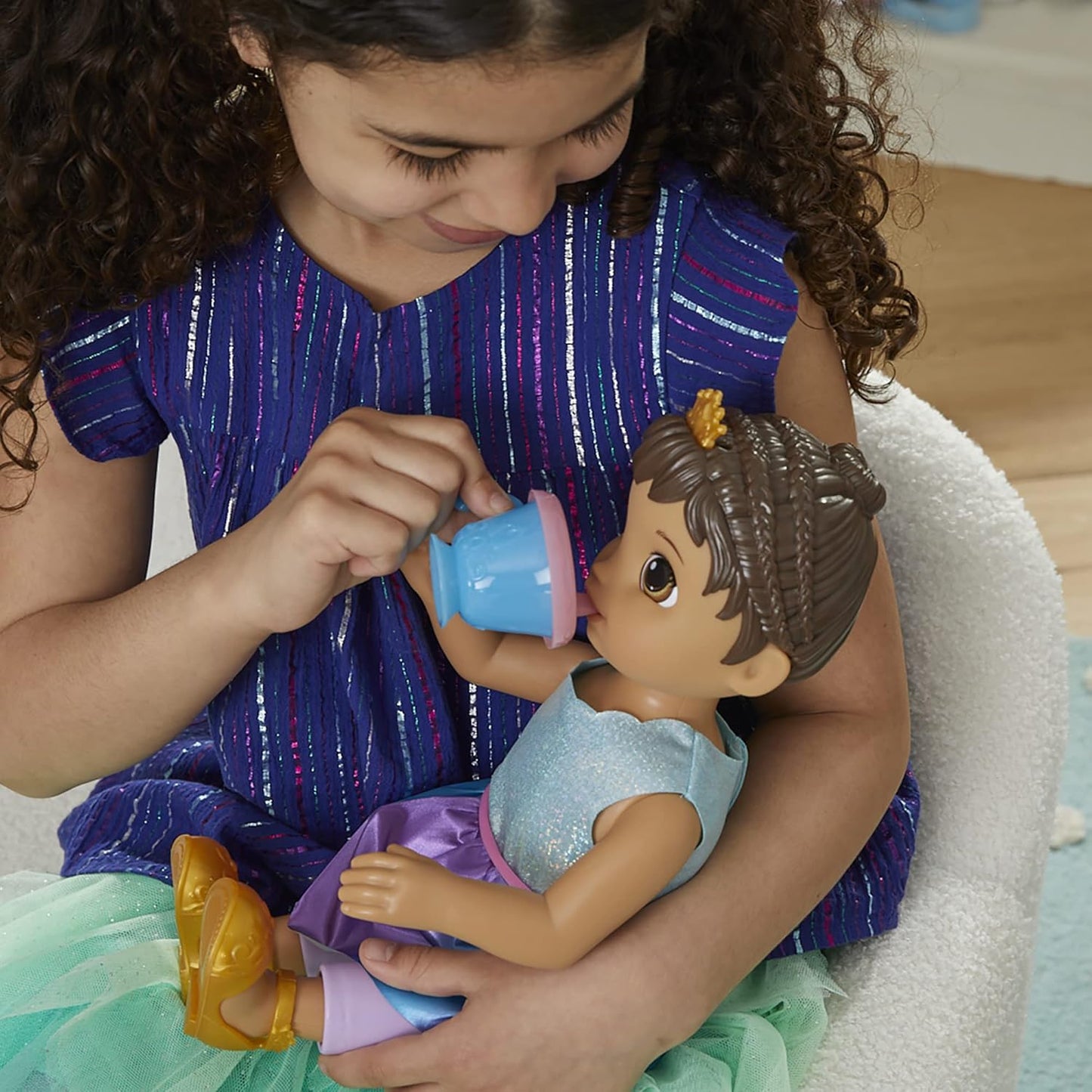 Baby Alive Hasbro Princesa Ellie Cresce! Cabelo castanho, boneca interativa com acessórios, brinquedos para meninas e meninos a partir de 3 anos, 18 polegadas