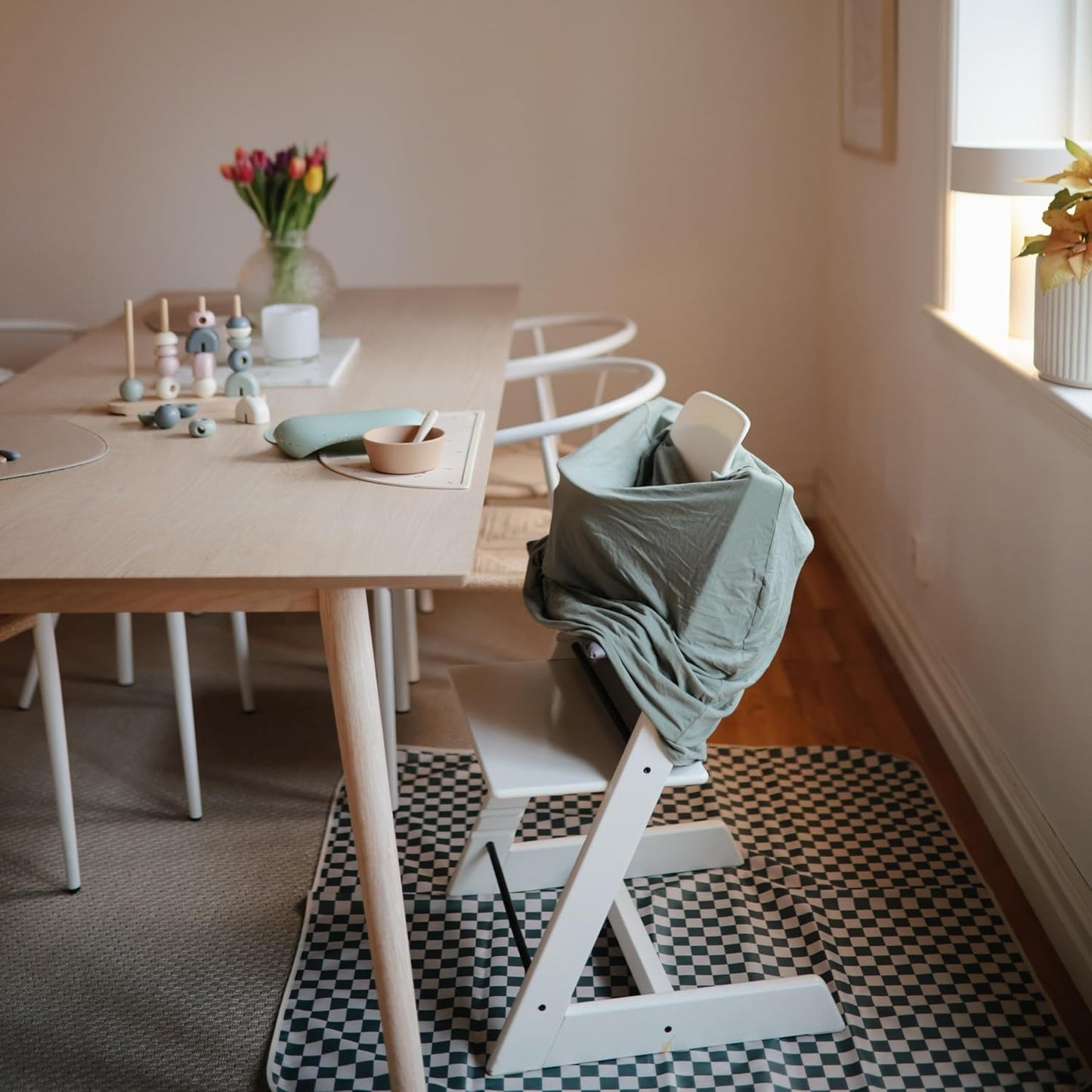 Mushie Tigela de silicone com ventosa, tigela antiderrapante com ventosa para bebês e crianças pequenas, material: silicone de qualidade alimentar, pode ser lavada na lava-louças e usada no micro-ondas (natural)