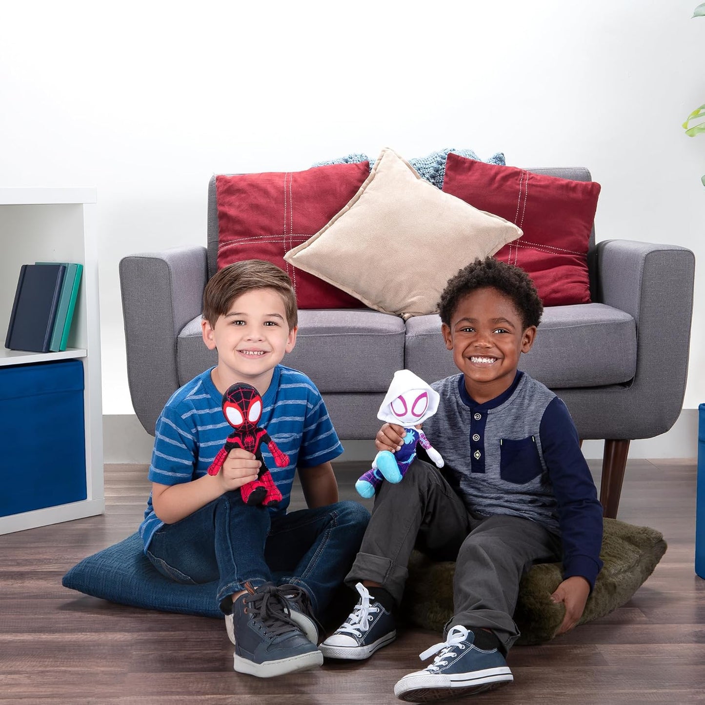 Homem-Aranha e Amigos - Jazwares SNF0297 Homem-Aranha e Seus Superamigos - Pelúcia de 20 cm - Pelúcia Oficial do Homem-Aranha Fantasma