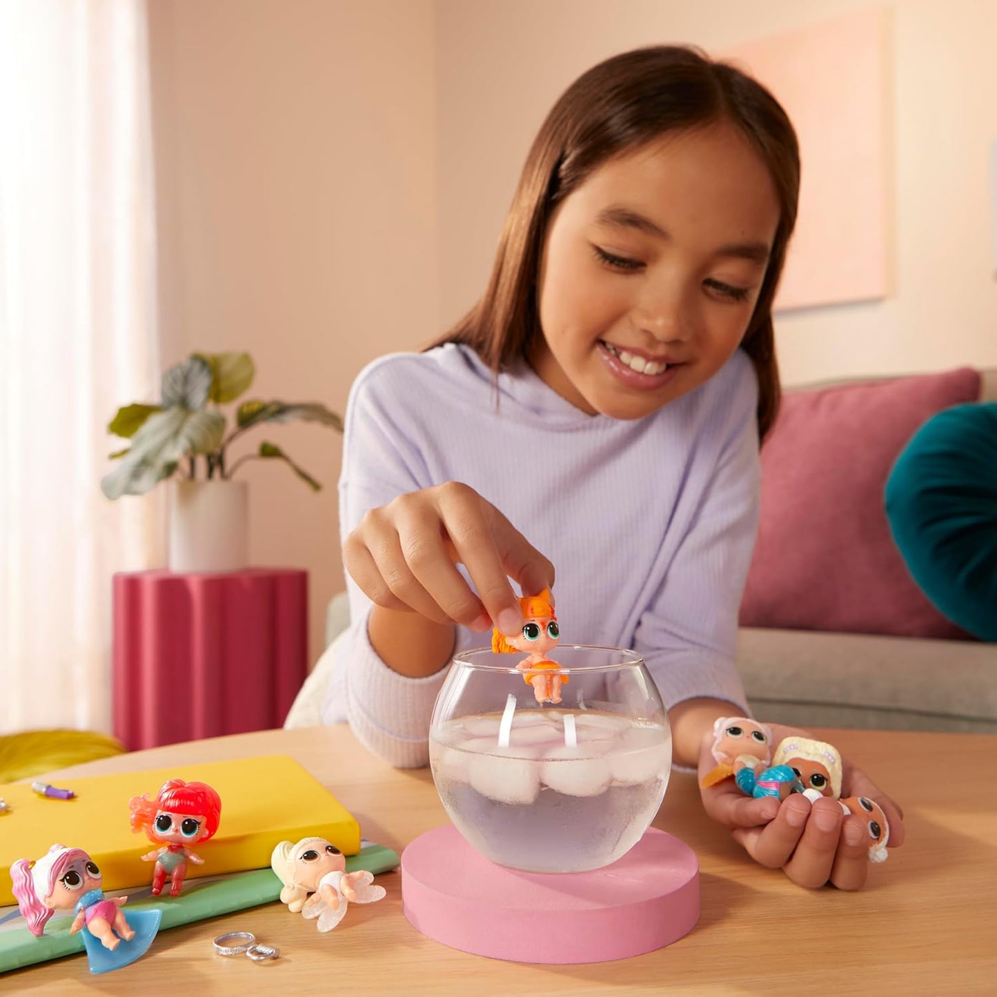 L.O.L. Surprise! Série Eye Spy Baby Sisters - Inclui 1 boneca, embalagem surpresa, mudança de cor, várias surpresas para revelar, vem com roupas e acessórios, colecione todas as 8 bonecas.