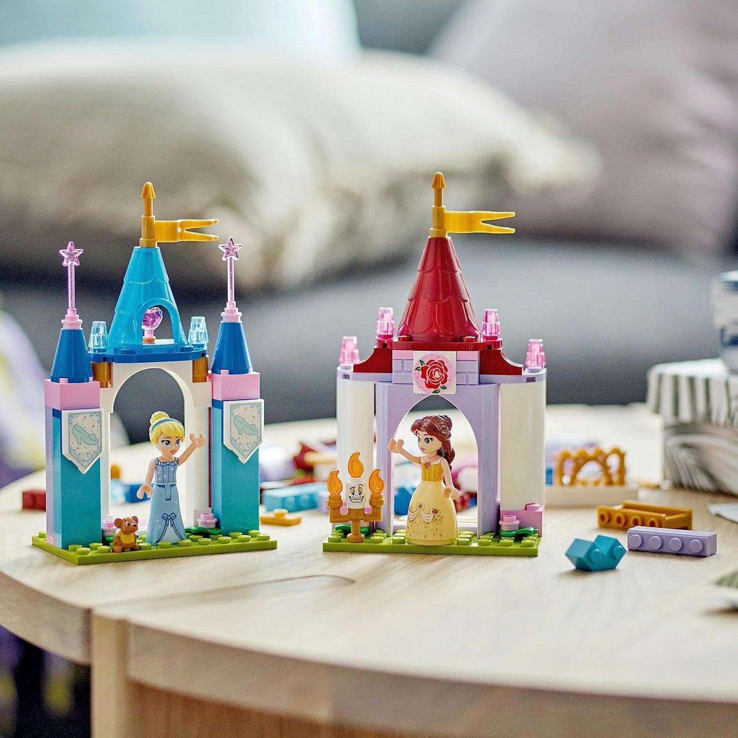 LEGO Castelos criativos de princesas da Disney, conjunto de castelo de brinquedo com minibonecas da Bela e Cinderela e caixa de classificação de tijolos, brinquedos de viagem para crianças, meninas e meninos com mais de 6 anos 43219
